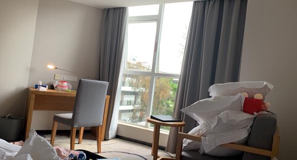 终于！经历了约30小时，这位深圳女留学生从纽约飞回了深圳