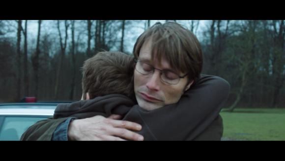 男子遭围殴毒打,男子多次被殴打