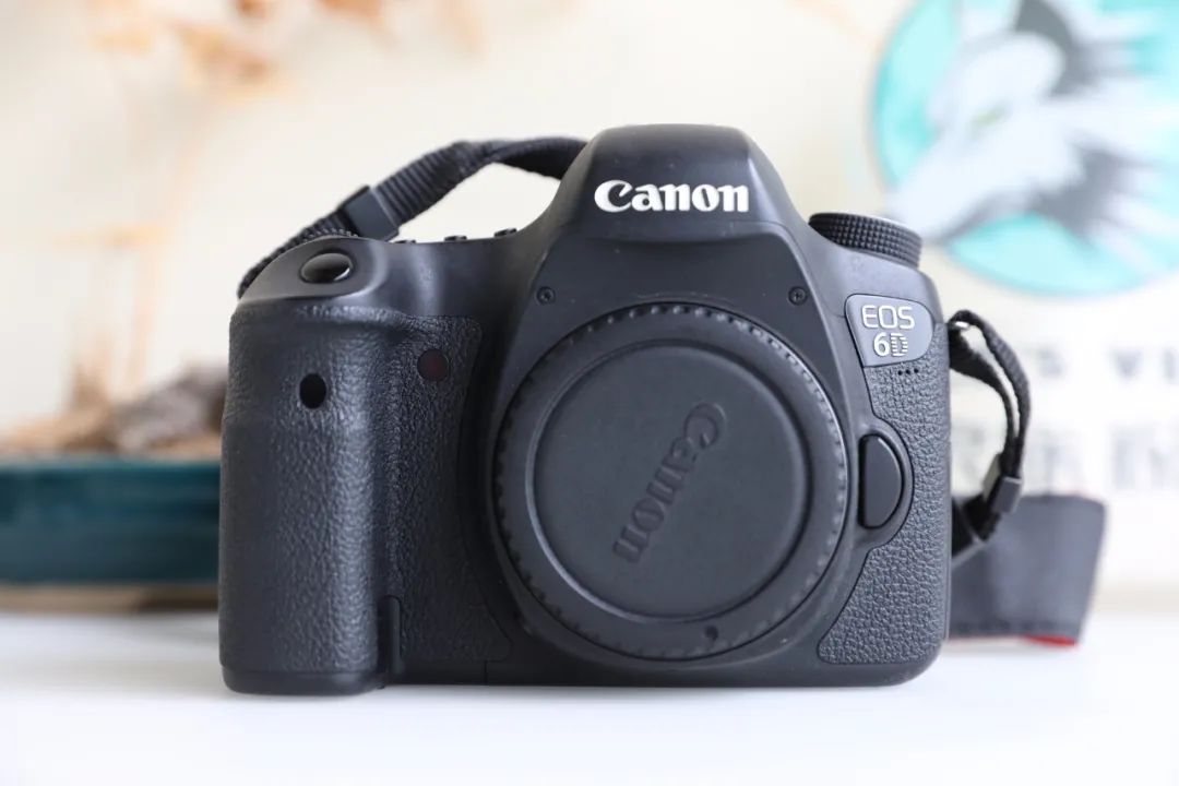 二手5d4和6d2买哪一个,全新6d2和二手5d4