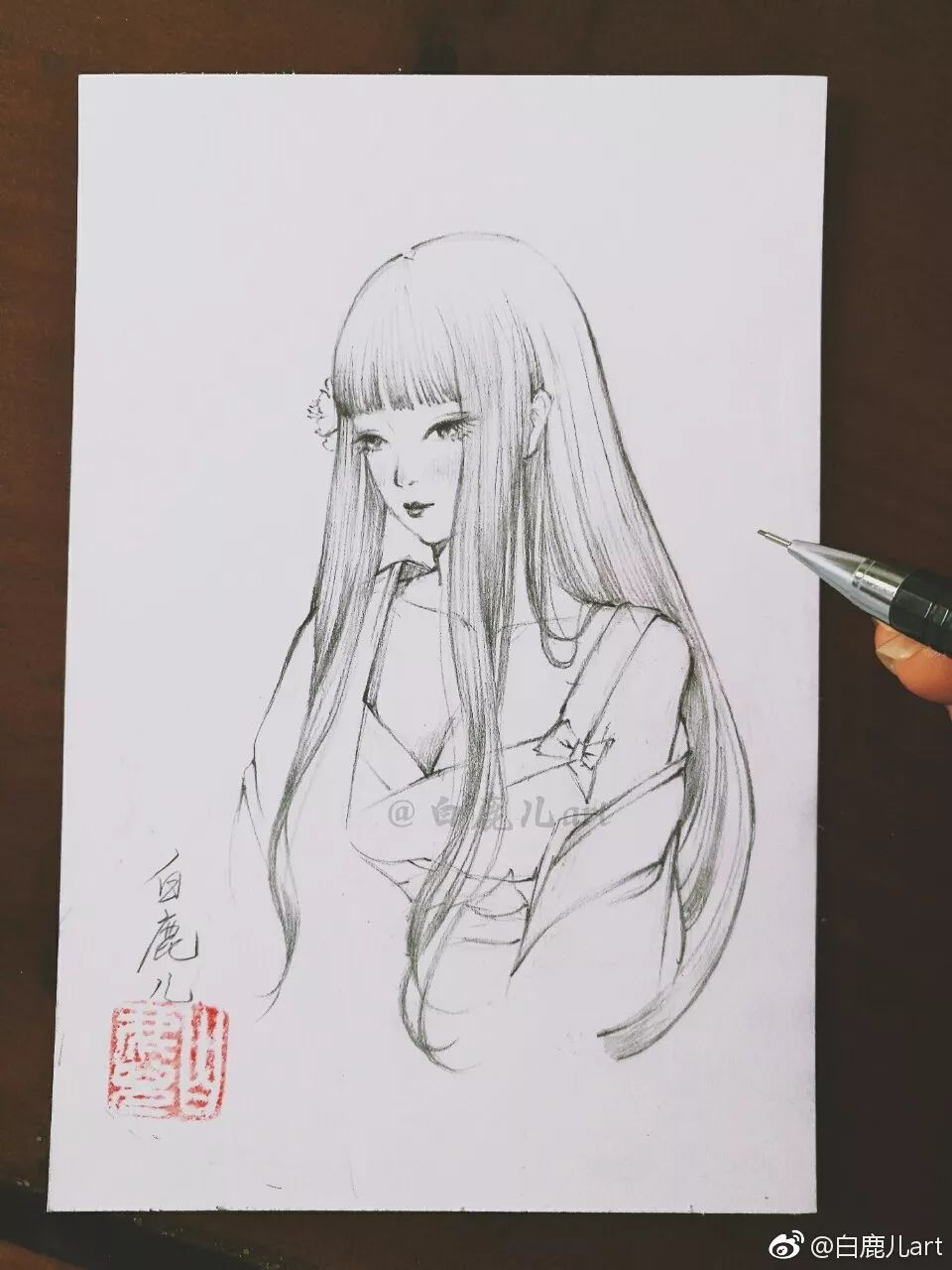 玉手青丝美女图片,一袭白衣清冷出尘的古风美人