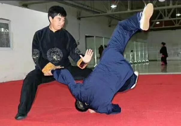 八字脚练髋,八字脚练上臀