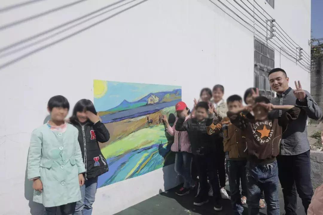 跨越2100多公里，我们为大山深处的孩子们上了一堂“云上美术课”