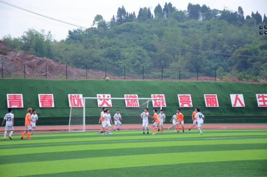 让青春在绿茵场上张扬!天府通航学院举办第首届“通航杯”足球赛