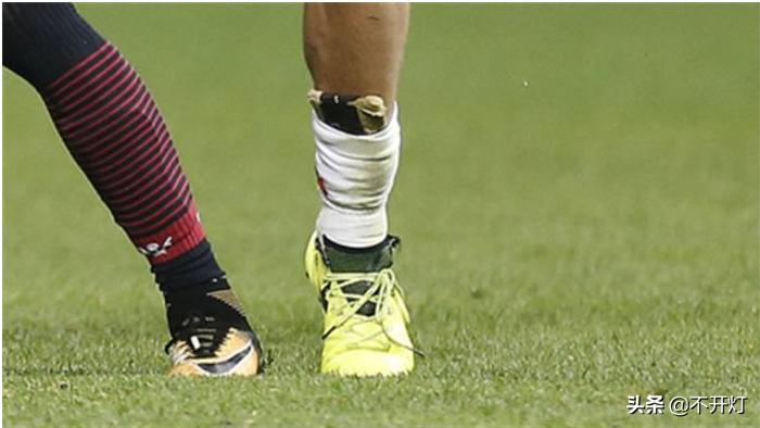 足球护腿板正确戴法图,迪卡侬儿童足球护腿板正确戴法