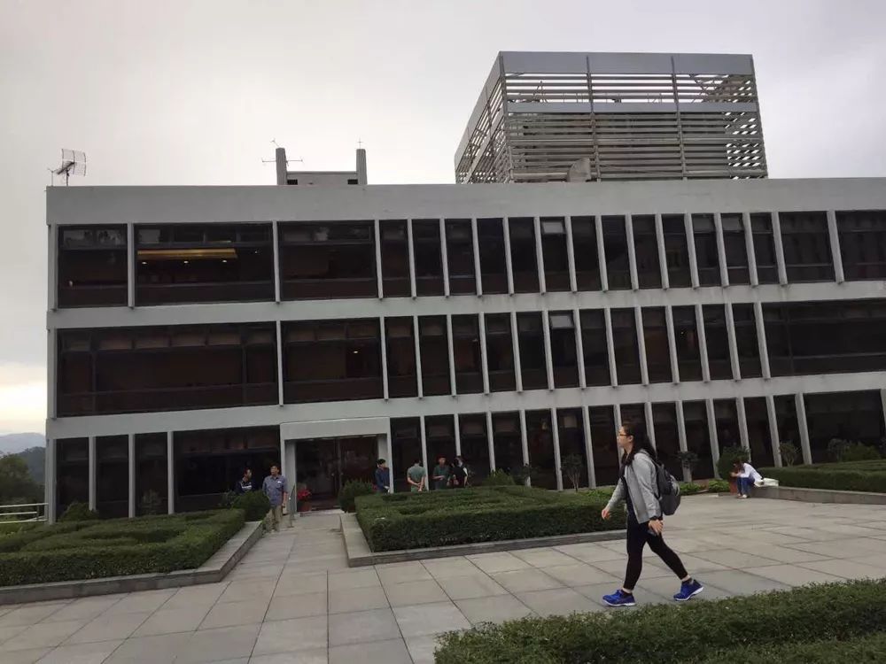 高锟获得诺贝尔奖颁奖现场,高锟多少岁患上了脑退化症