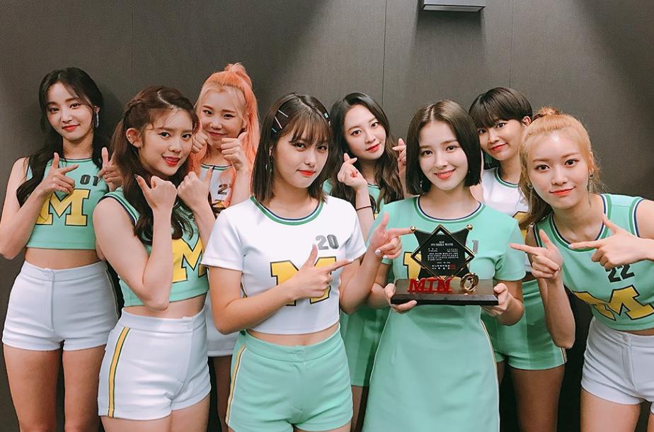 韩女团成员私密照遭泄露,21岁韩国女团偶像后台换衣被偷拍