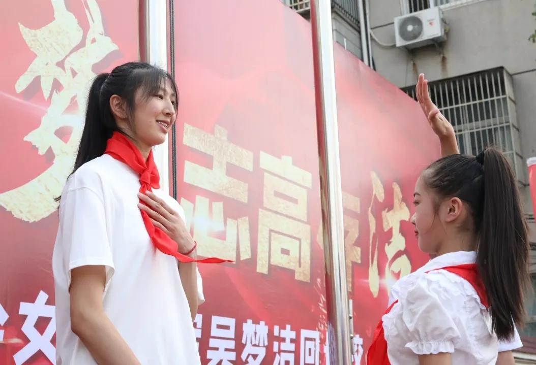 川港小学吴梦洁,川港小学吴梦洁回母校