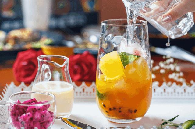 绿色冰块吃起来嘎嘣脆清凉解暑,冰块解暑神器