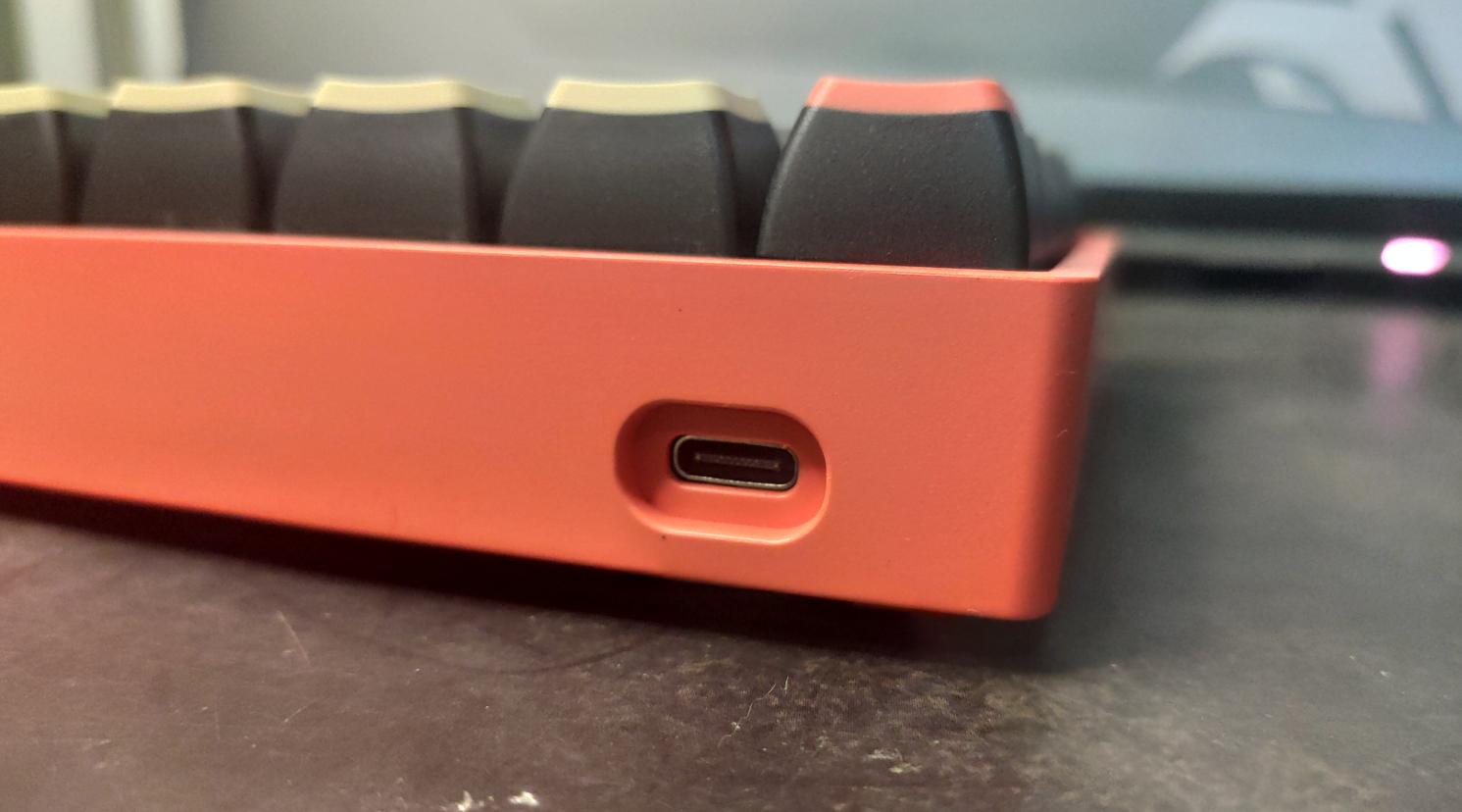 定价飘了？其实是真值！黑峡谷三模68键机械键盘Box初代号评测