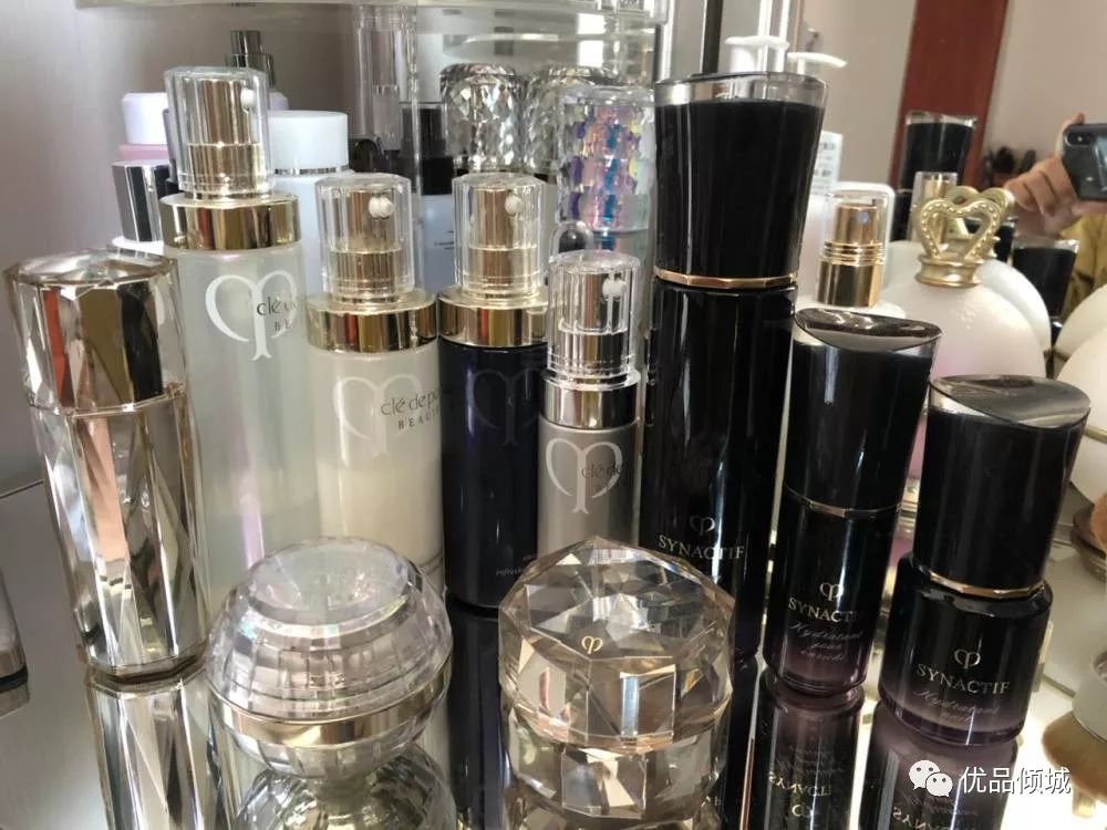 日本牌子黑色包装化妆品,日本著名的老牌化妆品牌