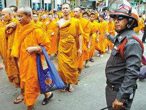 假货卖给了贪便宜的人,泰国卖假货骗局