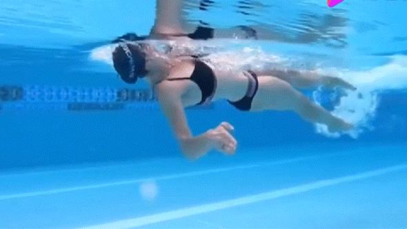 仰泳划手8个动作,仰泳划水大拇指先出水小拇指出水