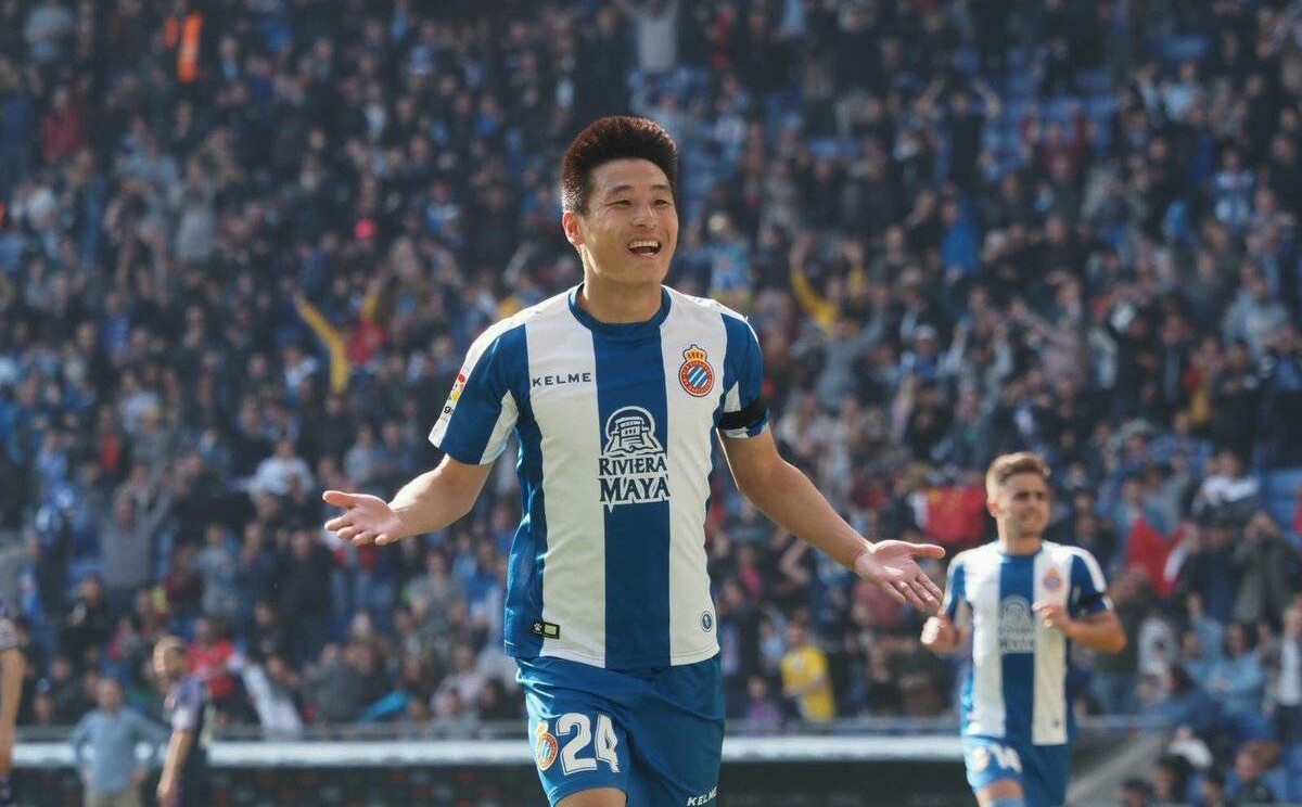 武磊最新帅气图片,武磊年轻图片