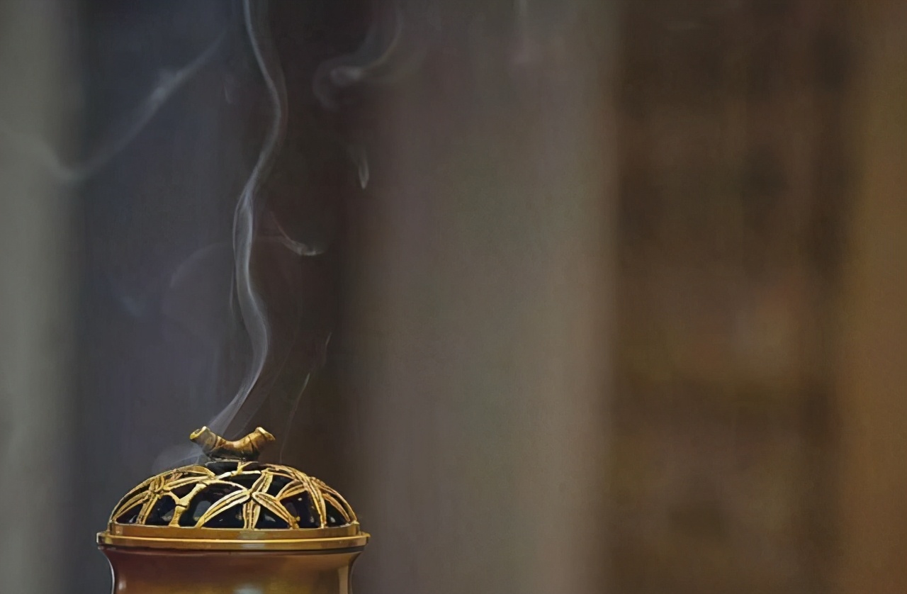 焚香：几近消失的艺术，我们熟知的“背诵天团”都成了调香圣手