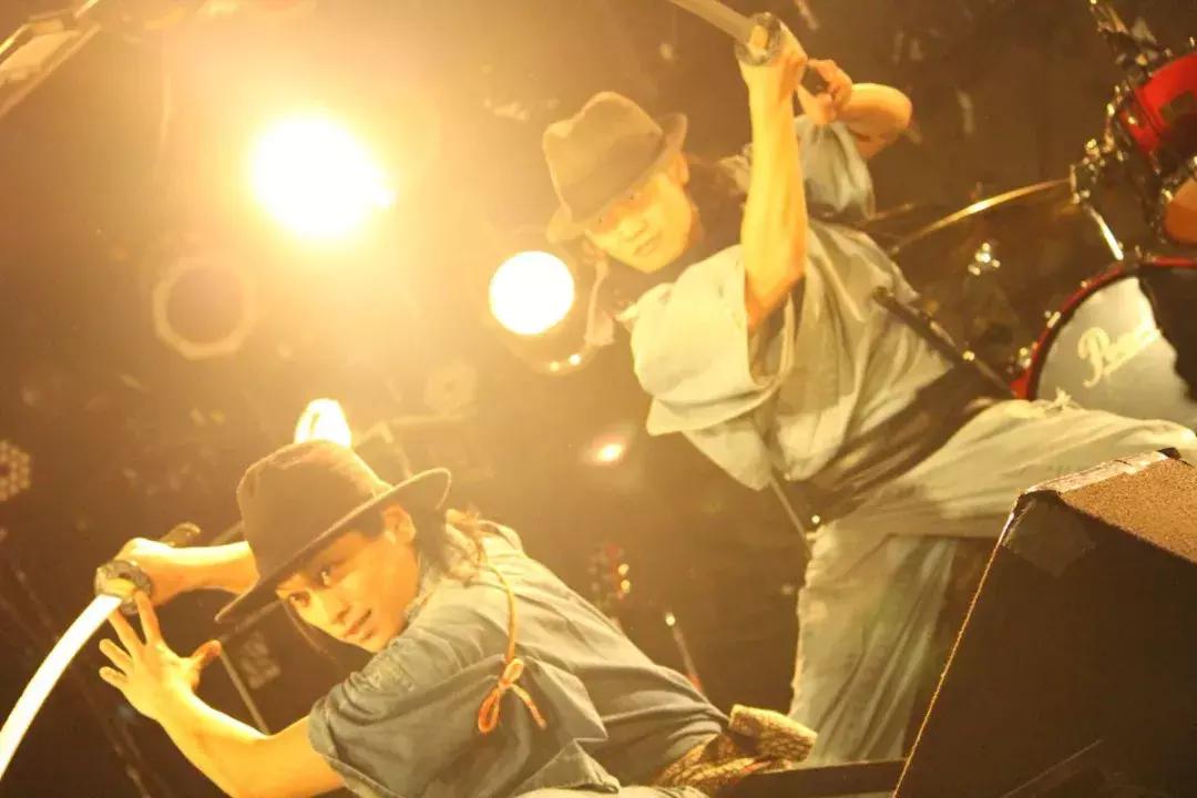 街头捡垃圾的日本武士忍者,日本武士捡垃圾