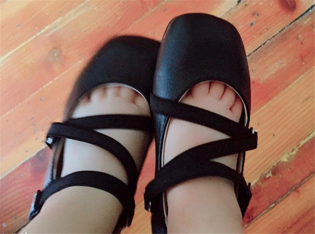 儿童最伤脚的四种鞋子,2岁宝宝穿什么鞋子不伤脚