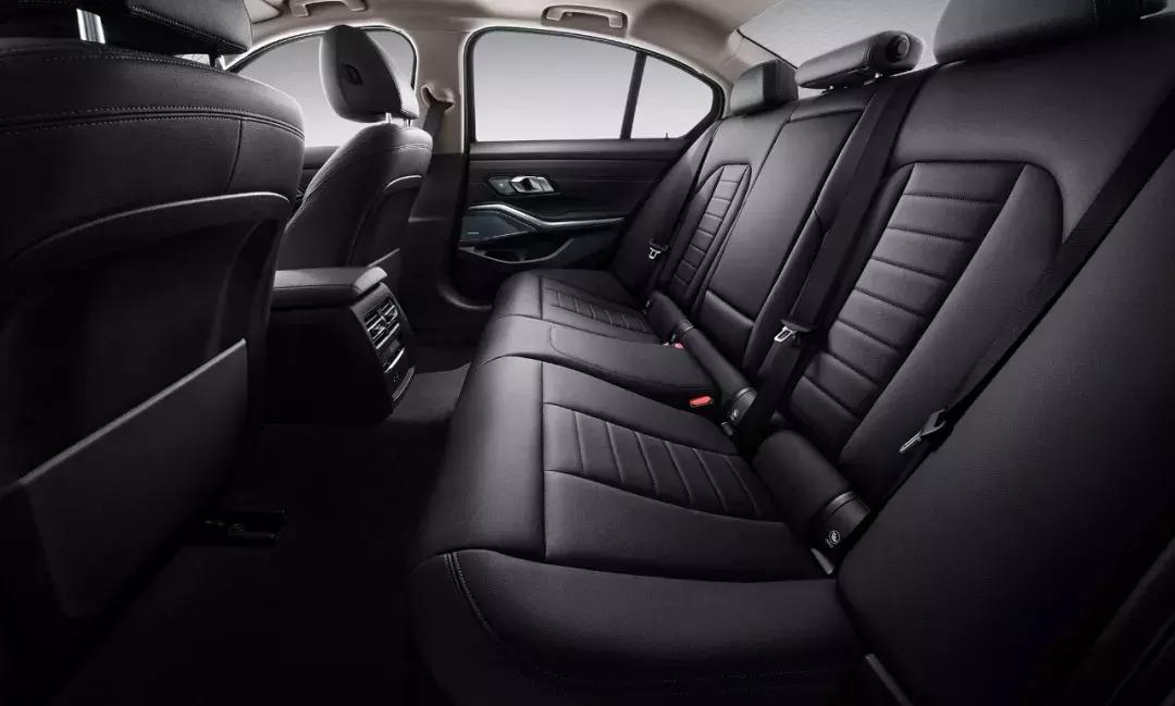 2022款宝马新3系325lim运动套装,宝马新3系320和325哪个更值得买