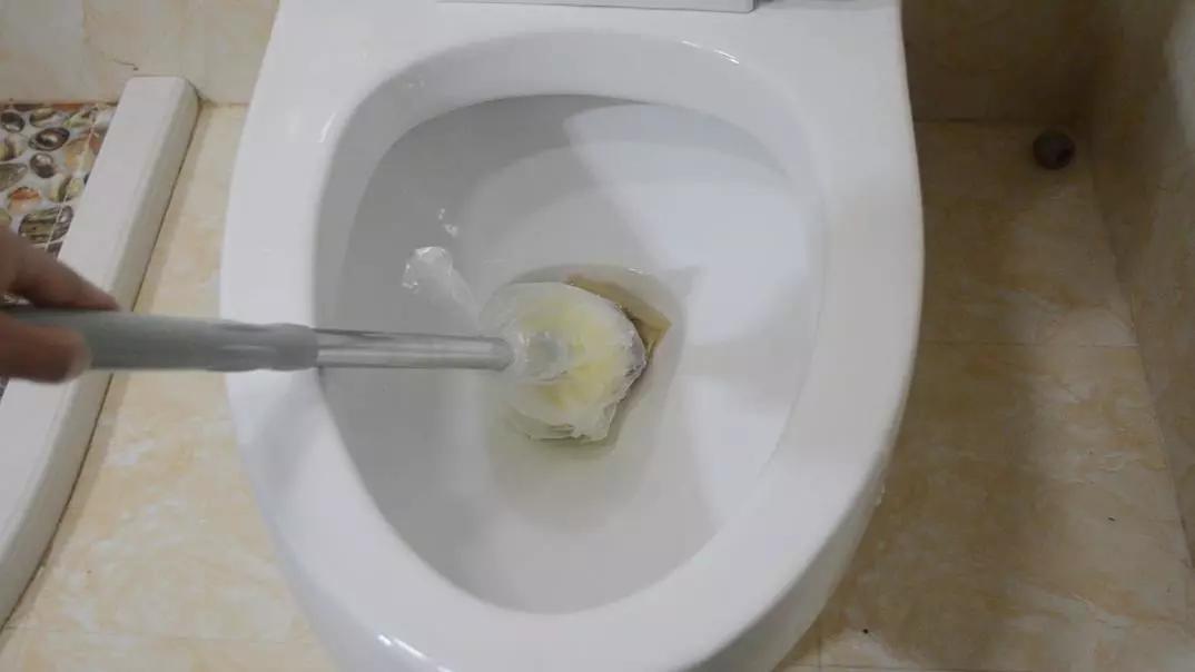 马桶堵塞塑料袋最快的疏通方法,马桶里掉进塑料袋堵住了怎么办