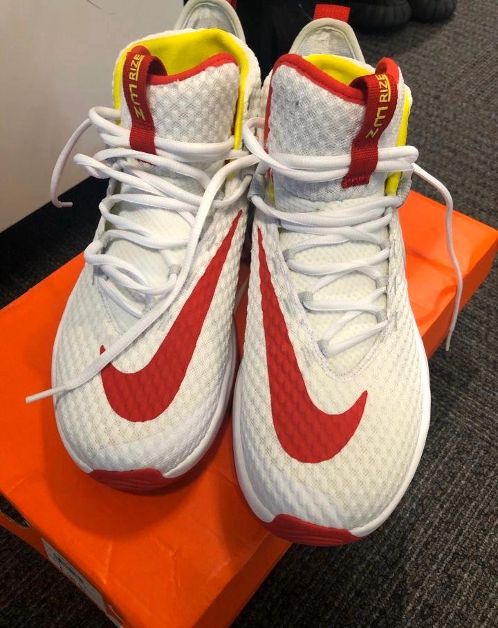 你们心中的跑鞋排名是什么,推荐一双你认为最好的篮球鞋