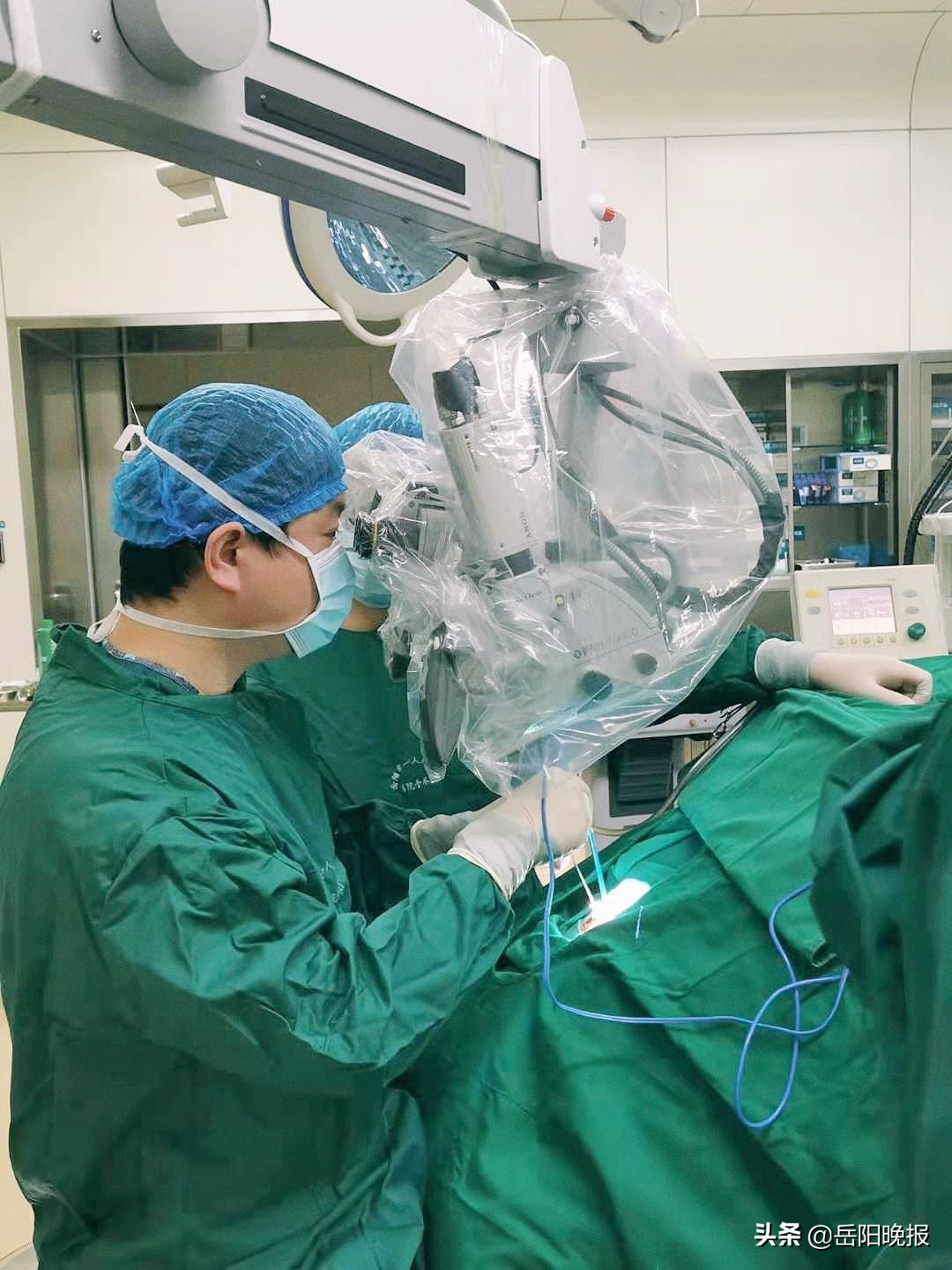 突破！岳阳市中心医院神经外科改良粗大椎动脉压迫面神经悬吊术