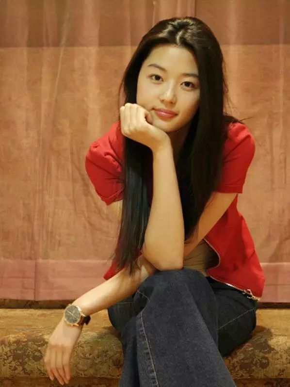 那些总说圆脸土的人，真的能闭嘴了！Lisa和Jennie哪里土？