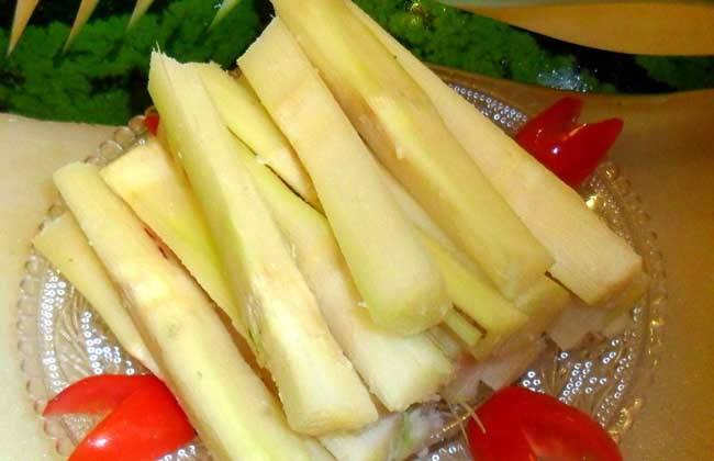 黑皮甘蔗绿皮甘蔗哪个更硬,黄皮甘蔗和黑皮甘蔗的功效区别