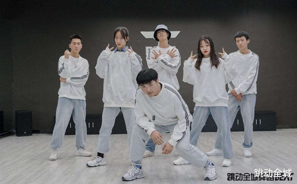 学舞蹈按照以下的3个步骤，20岁开始练软开都没问题