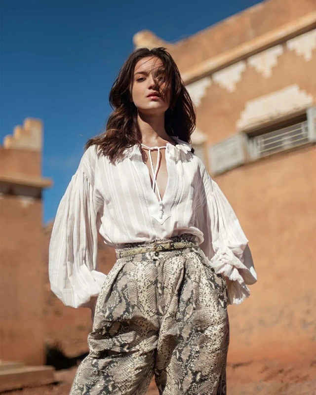 垂感雪纺阔腿裤搭什么上衣好看,雪纺阔腿裤怎么搭配上衣才好看