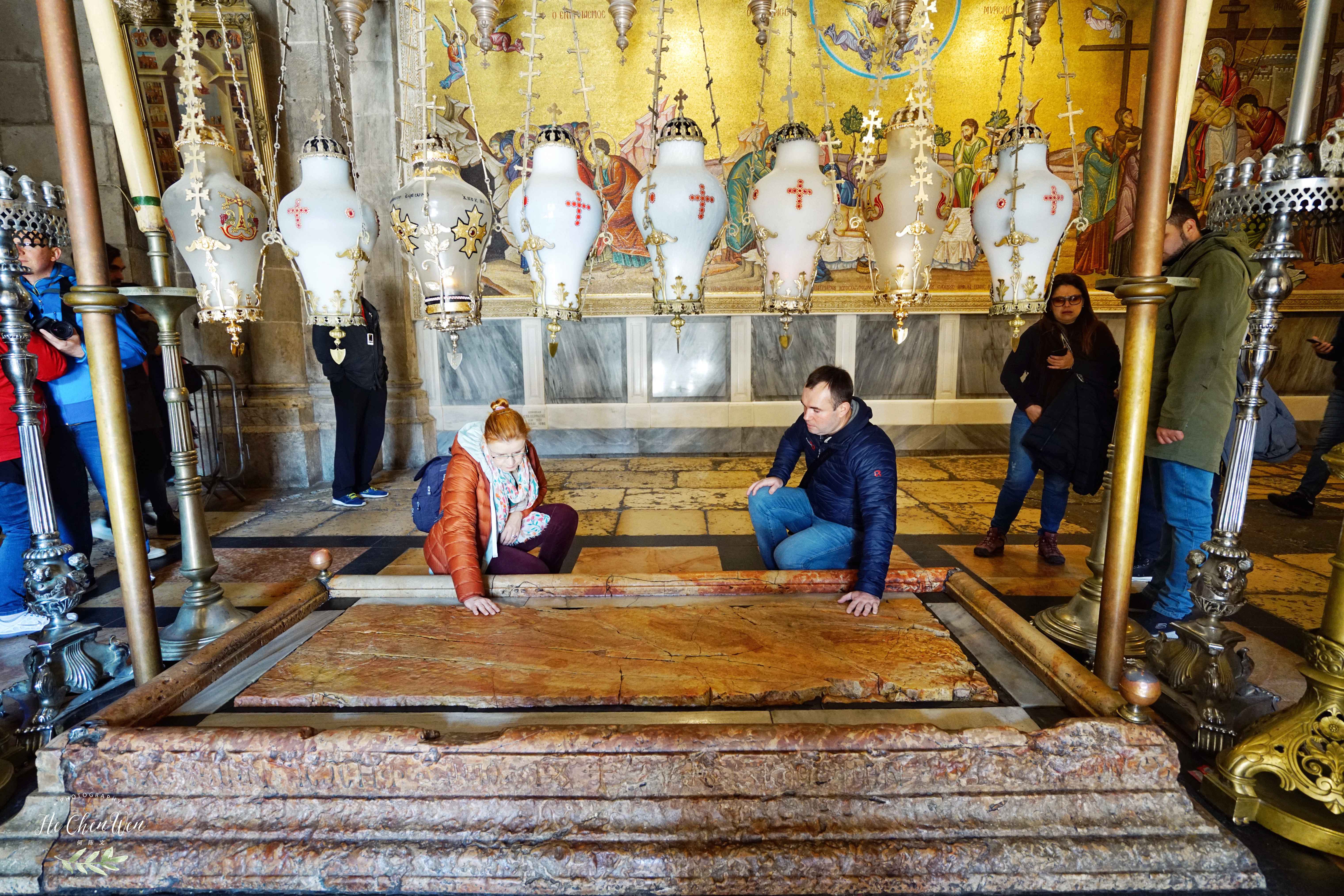 基督教圣地，耶稣在这里遇难、安葬、复活，信徒慕名而来