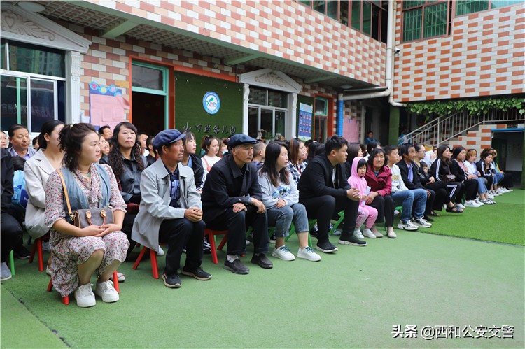 平安交警童行活动,平安上学路交警支队