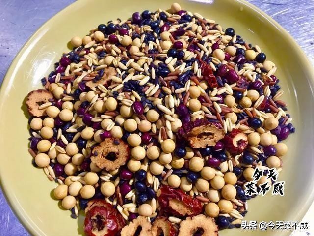 早餐豆浆加什么又营养又帮助消化,早餐豆浆全家最佳配方大全