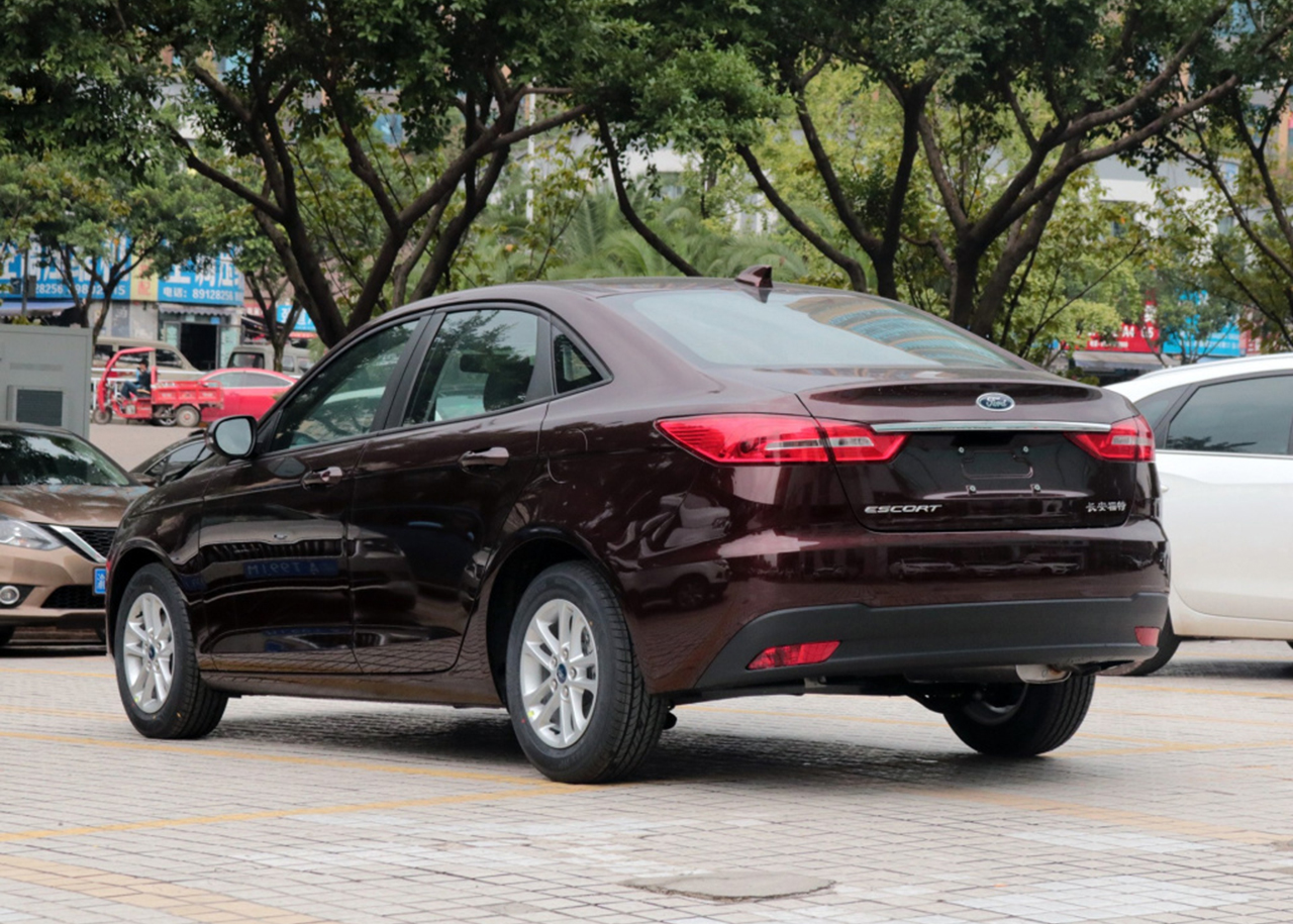 全新福特福睿斯介绍,新款福特福睿斯上市售价7万至12万