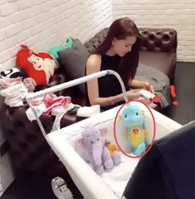 两年前买的明星同款过时了,那些年买过的明星同款