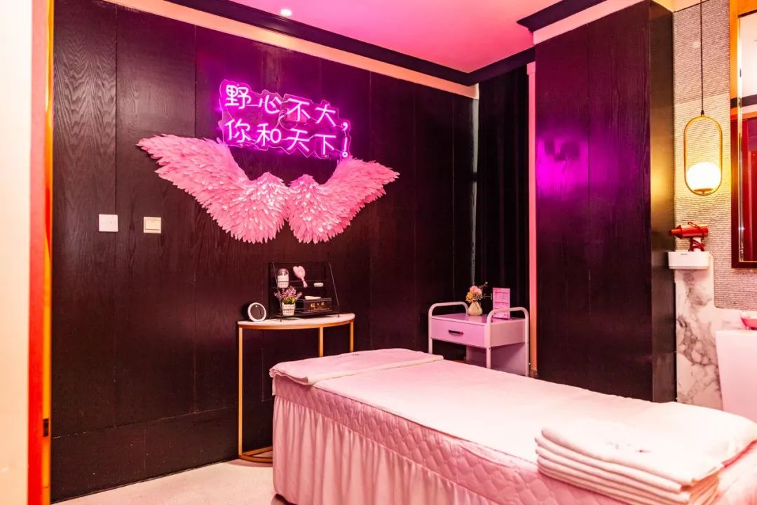 大连这家店做足疗还能看电影,是时候来一次全身心的放松了