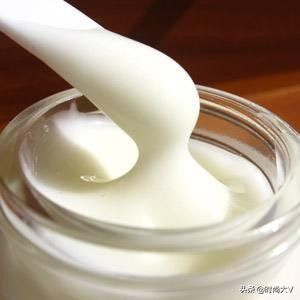 bb霜要怎么涂不会浮粉,bb霜涂不均匀脸上起干皮