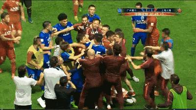 国足停球集锦搞笑视频,惨不忍睹的国足停球集锦