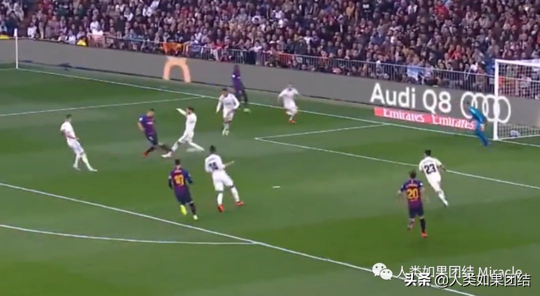 皇马，饼来了，我不要！巴萨，饼来了，真香！