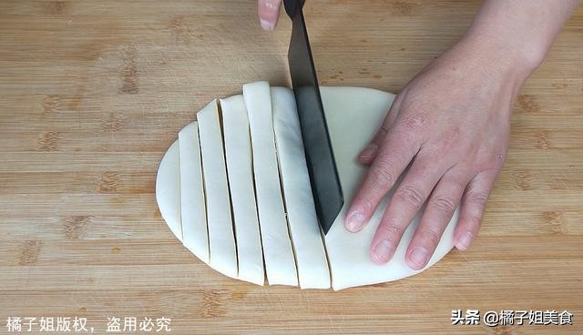 拉面如何做又好吃又劲道,家常版水拉面劲道爽滑不容易断