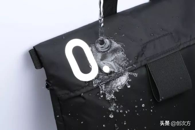 极简时尚大容量双肩包的优点,轻奢双肩包可隐藏背带