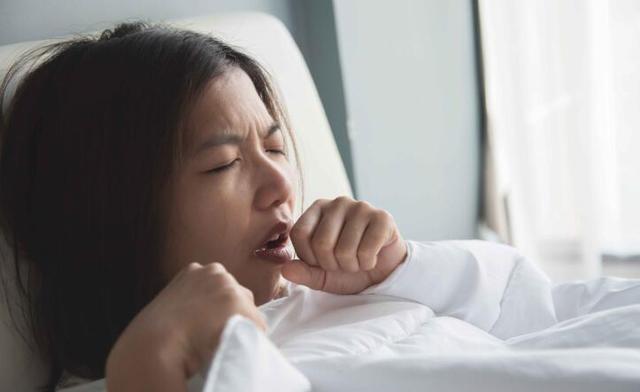 一咳嗽和打喷嚏就漏尿啥原因,生完孩子咳嗽漏尿是什么原因