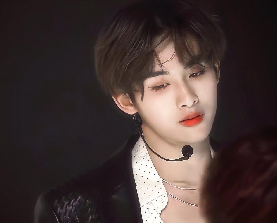 SM终于舍得给威神V花钱了，采访视频拿出来营销，真全员喜剧人