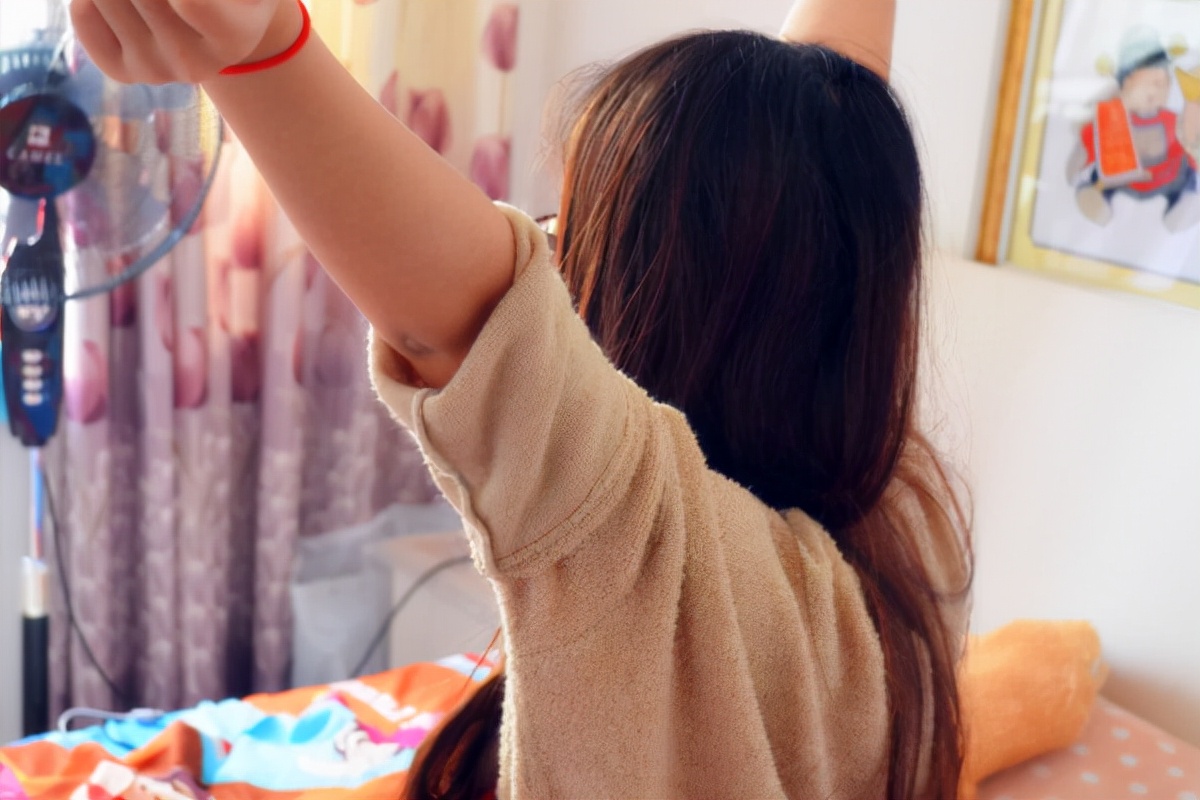 平板支撑的健身动作视频,平板支撑5分钟健身视频