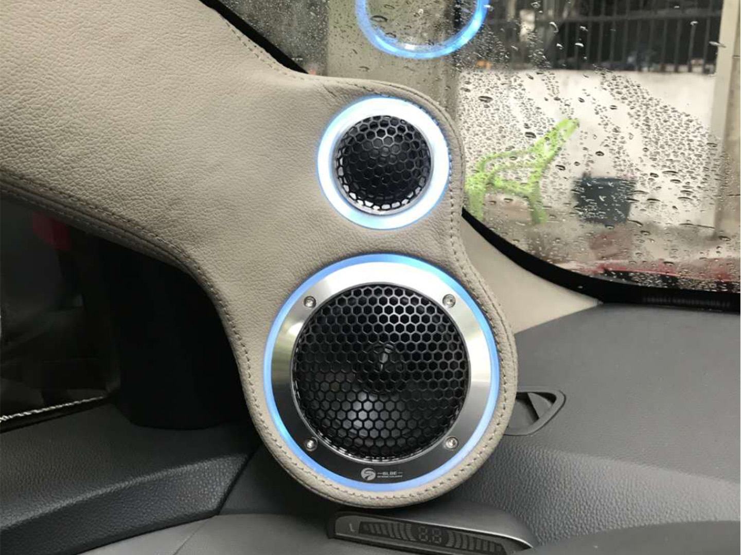 雪佛兰科鲁兹改装音响效果,雪佛兰科鲁兹改装效果视频