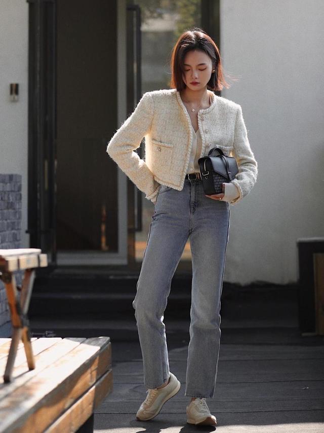 牛仔裤怎样穿搭,牛仔裤的穿搭技巧和方法