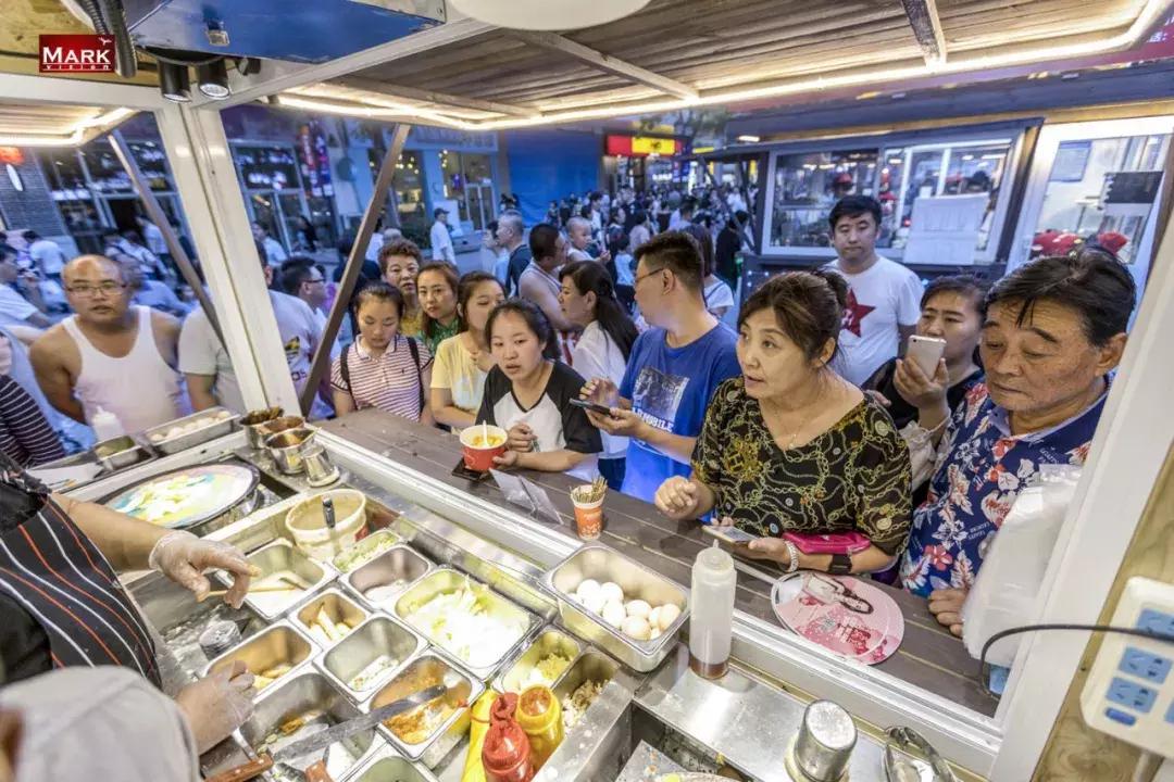 【繁荣夜间经济扮靓天津生活】“夜猫子”们的新去处！奥城夜市开街了，夏季延时至凌晨3点