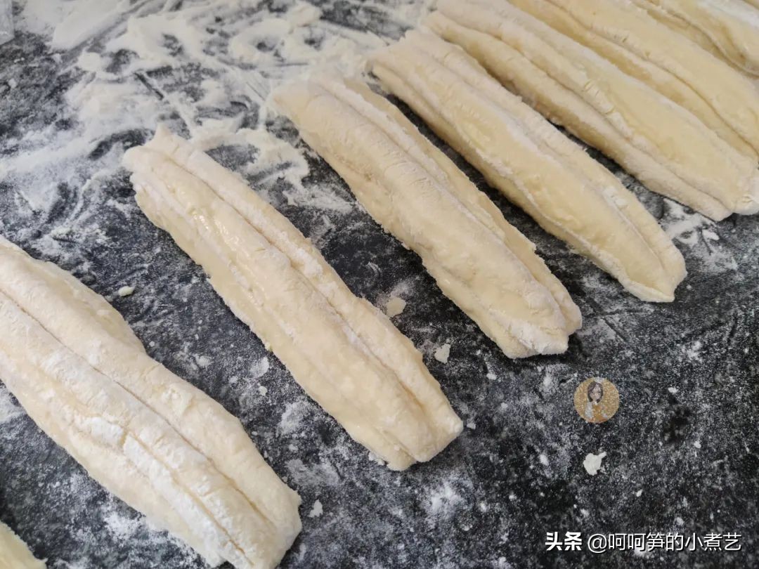 上海油条的做法和配方视频,100种简易懒人早餐油条的做法