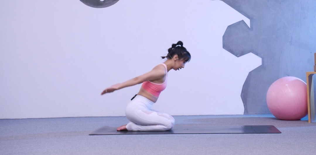 4个动作甩掉拜拜肉让你显瘦10斤,几个动作教你解决手臂拜拜肉