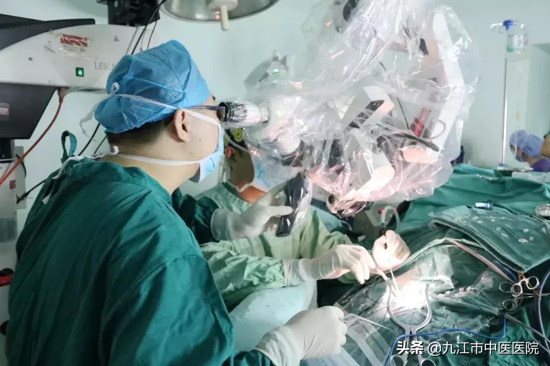 守护生命中枢不负性命相托——走近脑病科钟立伟