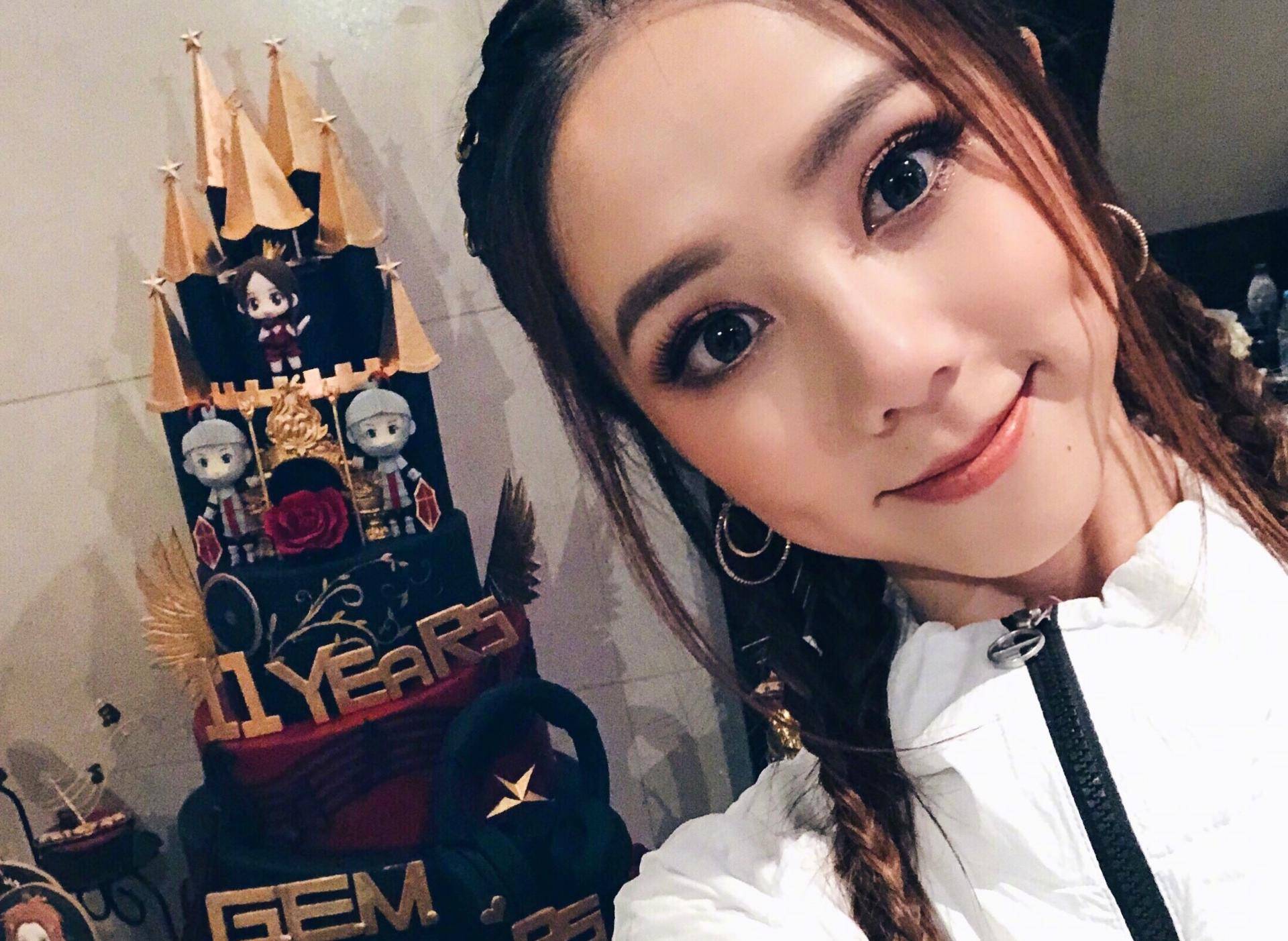 新一代乐坛小天后花3年时间打败周杰伦？新歌MV一天破百万浏览量