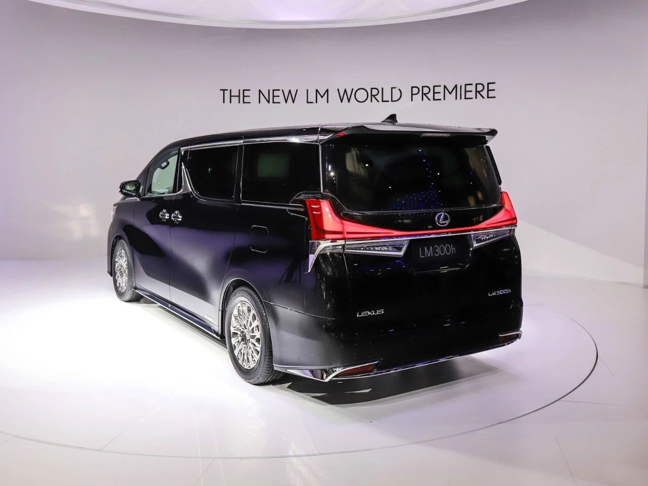 雷克萨斯LM：我是要成为加价王的MPV